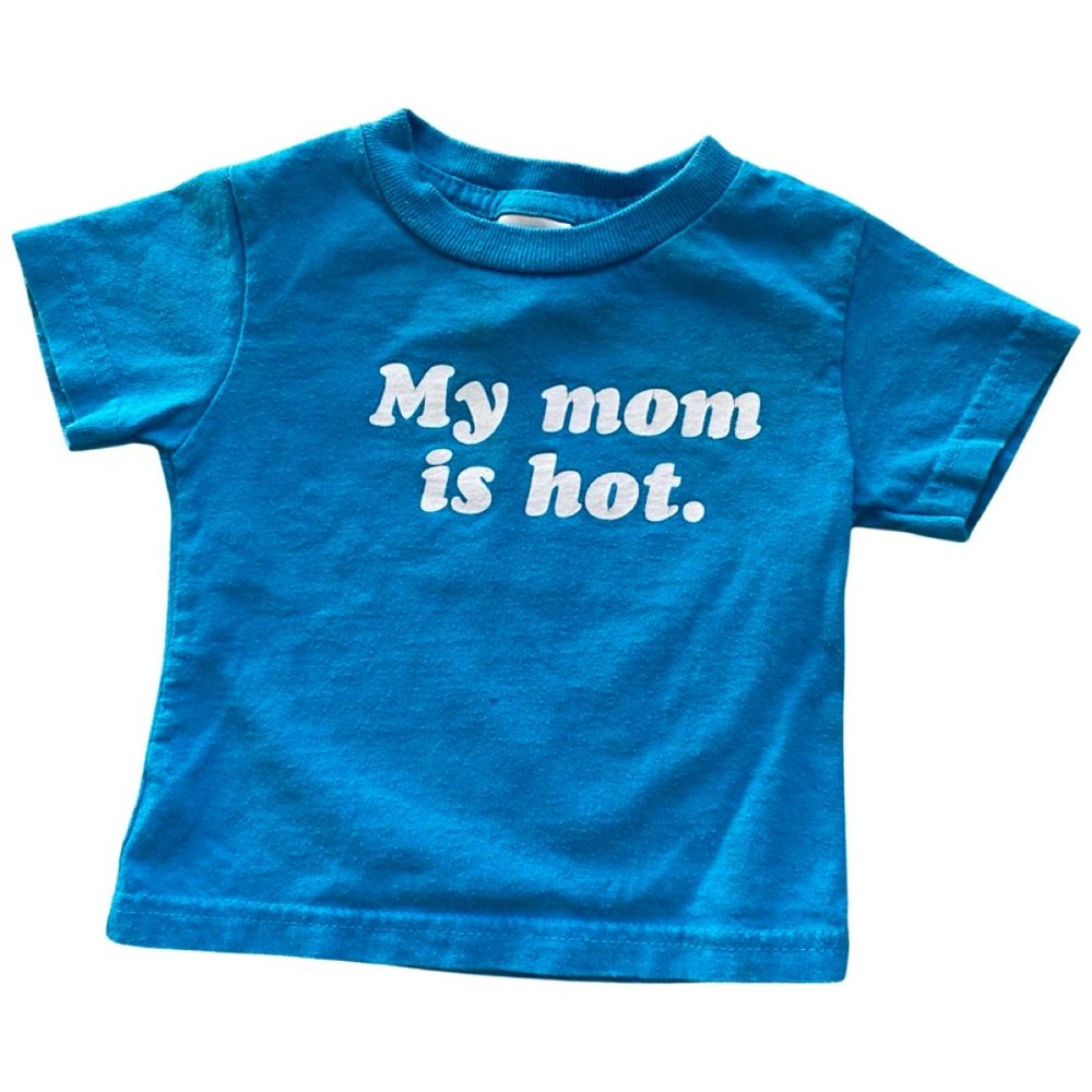 "My mom is hot" T-Shirt  (12 months)